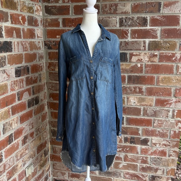 cloth & stone Dresses & Skirts - cloth & stone small Denim look collared shirt dress button down frayed pockets